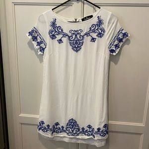 Lulu white dress with blue embroidery